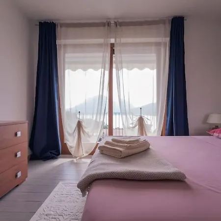 Casa May- Terrace, Lake View - Wifi - Parking